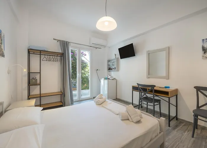 Piertzovani Parikia (Paros)