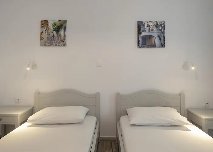 Piertzovani Parikia (Paros)