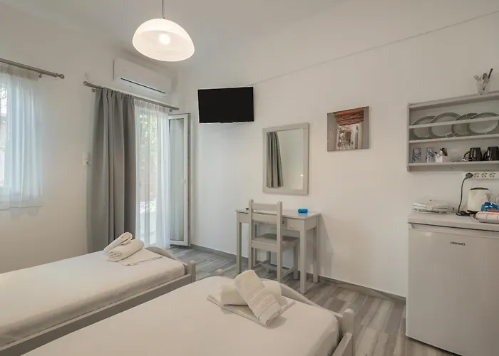 Piertzovani 3* Parikia (Paros)