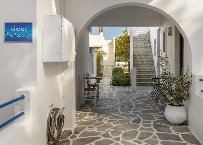 Piertzovani 3* Parikia (Paros)